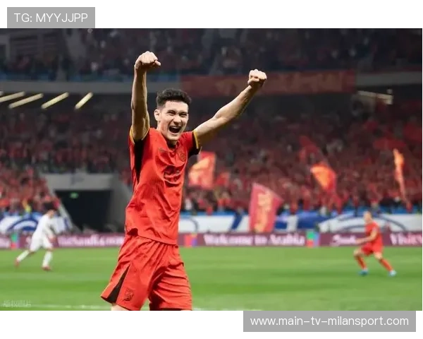 球队在比赛中凭借优秀罚球率把握胜机，足球比赛将球员罚出场外的牌子为